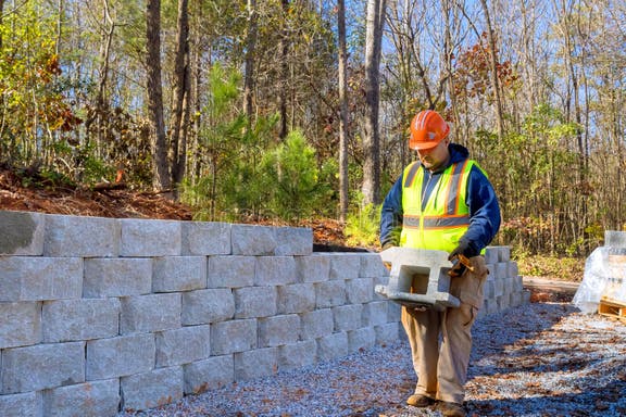 5 Ways a Retaining Wall Installation Contractor Can Improve Your Landscape Design